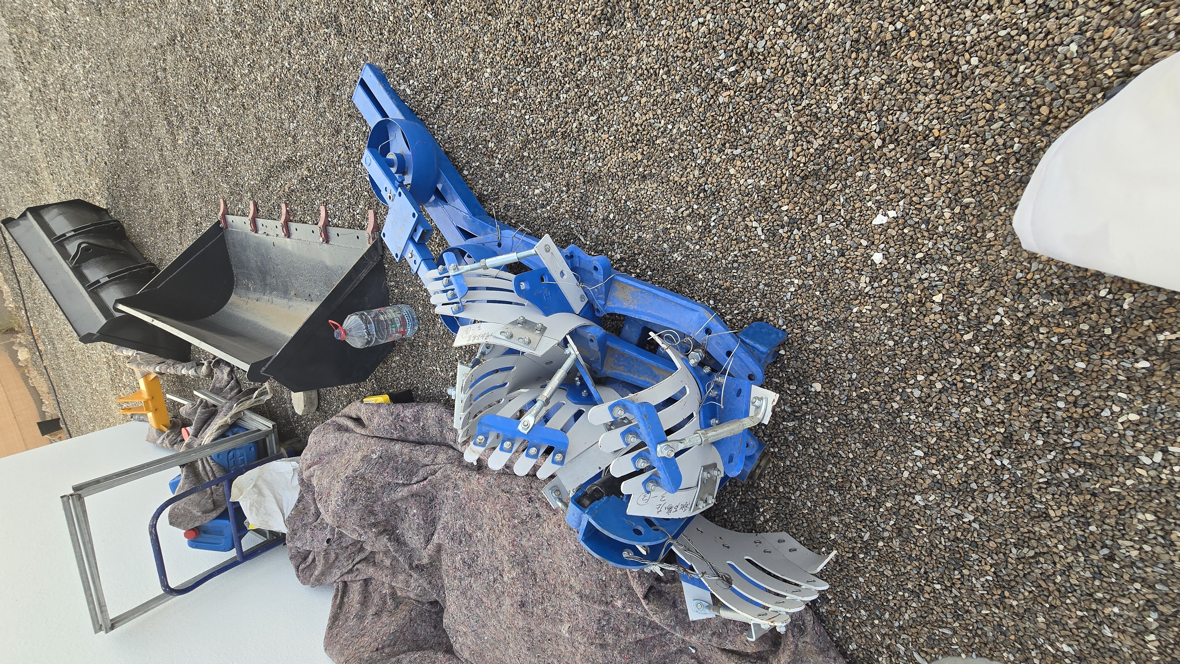 حراثه جديدة للبيع 50 حصان مع اكسسواراتها