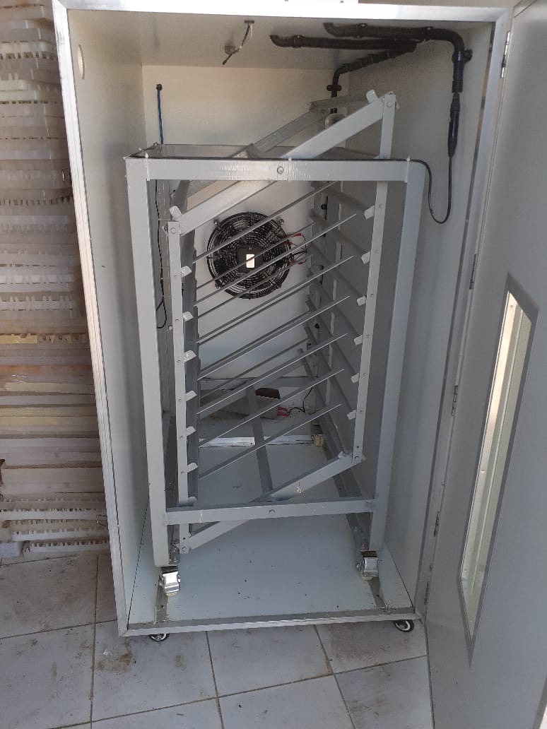 فقاسة بيض شركة الروضة نظيفة جداً