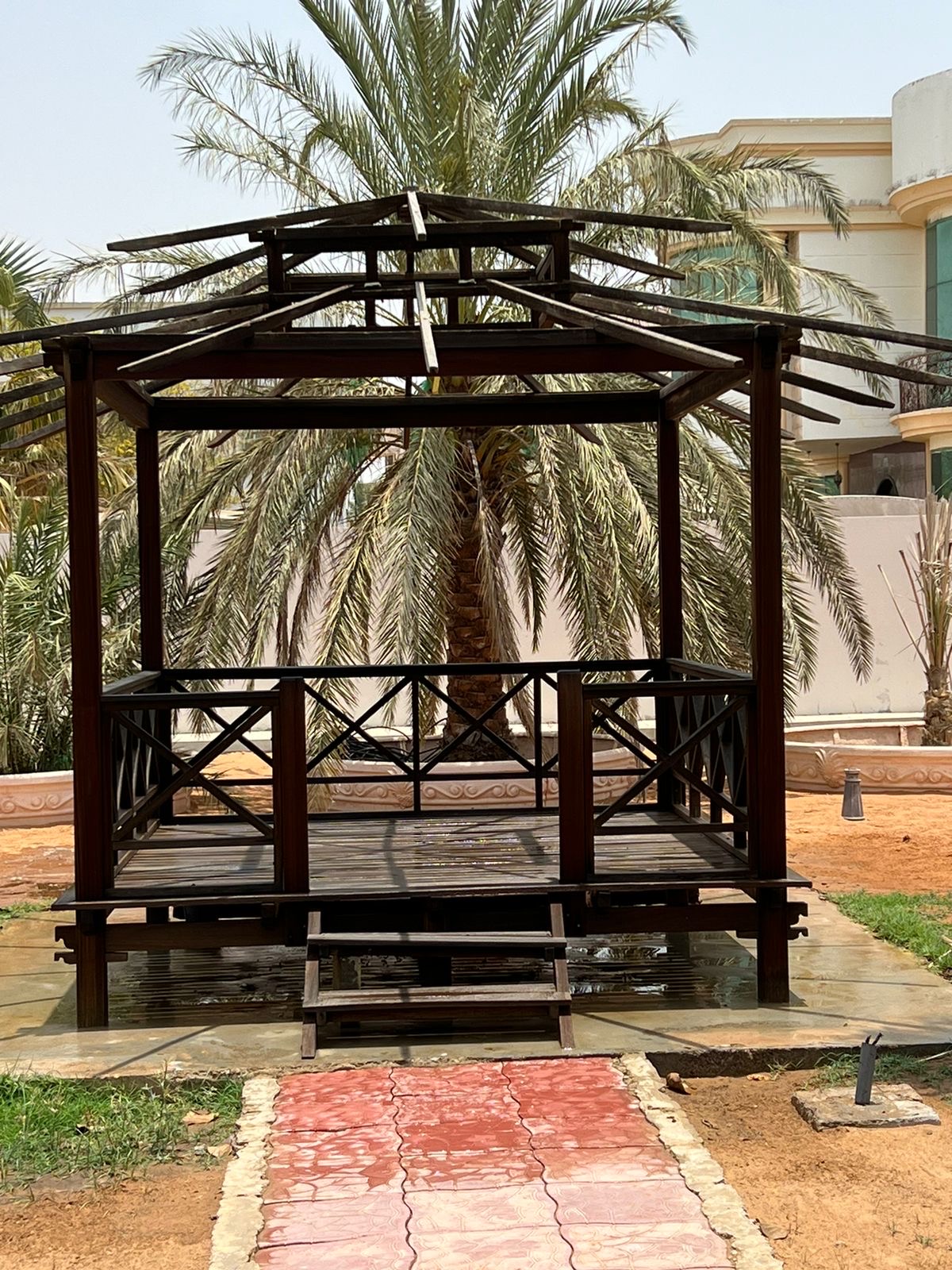 للبيع 
جازيبو (كوخ) إندونيسي عمره 15 سنة
في حالة ممتازة.
يحتاج فقط طربال في الأعلي.
مطلوب: 2500 درهم.
لمن لديه الرغبه التواصل: 056/3166321