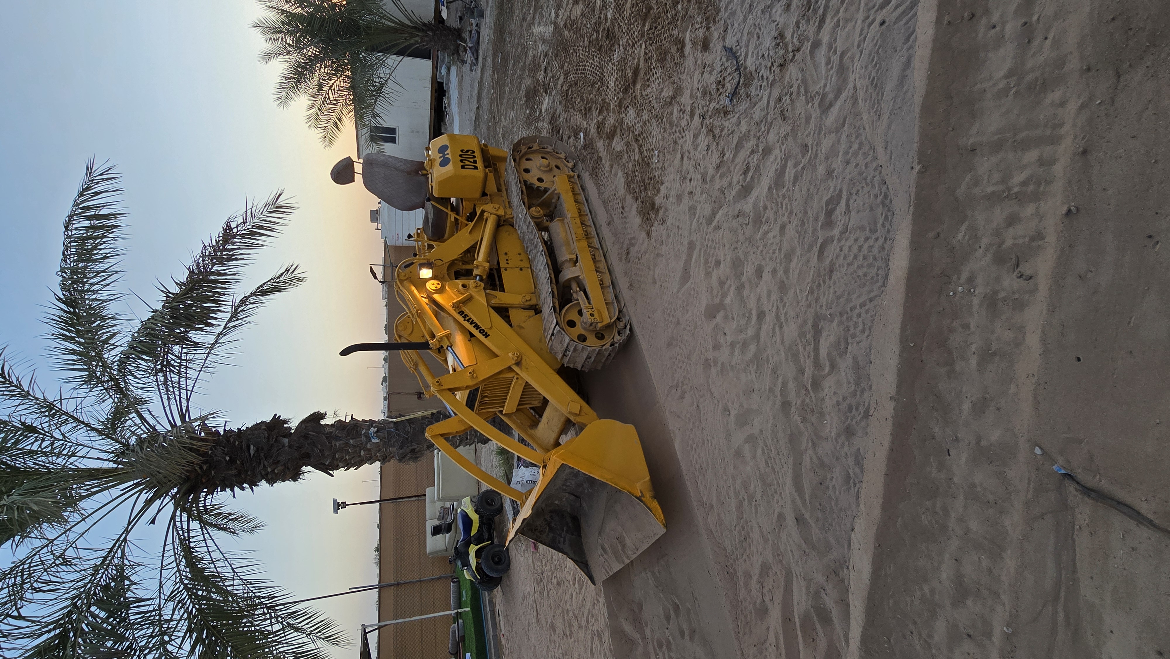 للبيع شيول جنزير او بدوزر شيول