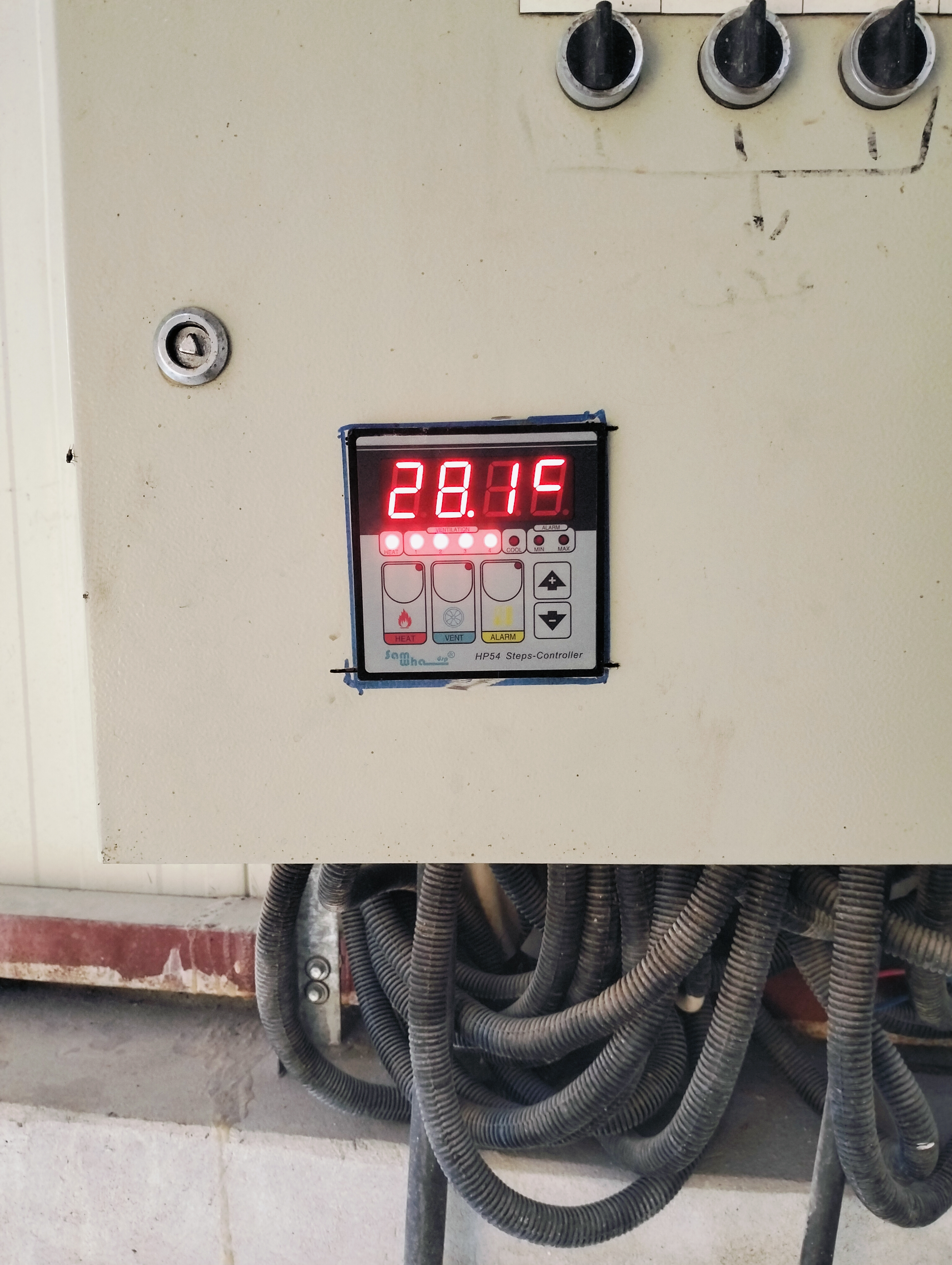 شركه اكشن اسمارت للصيانه واعمال كهرباء المزارع وصياناتها وعنابر الدواجن والجرين هوس