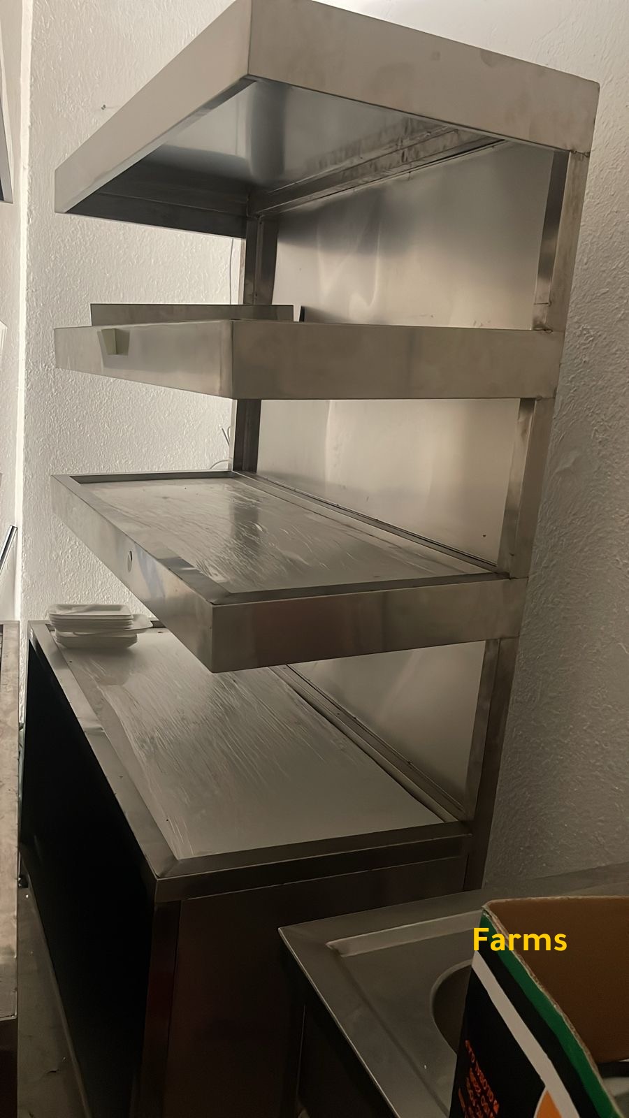 رفوف ستانلس ستيل مستعملة