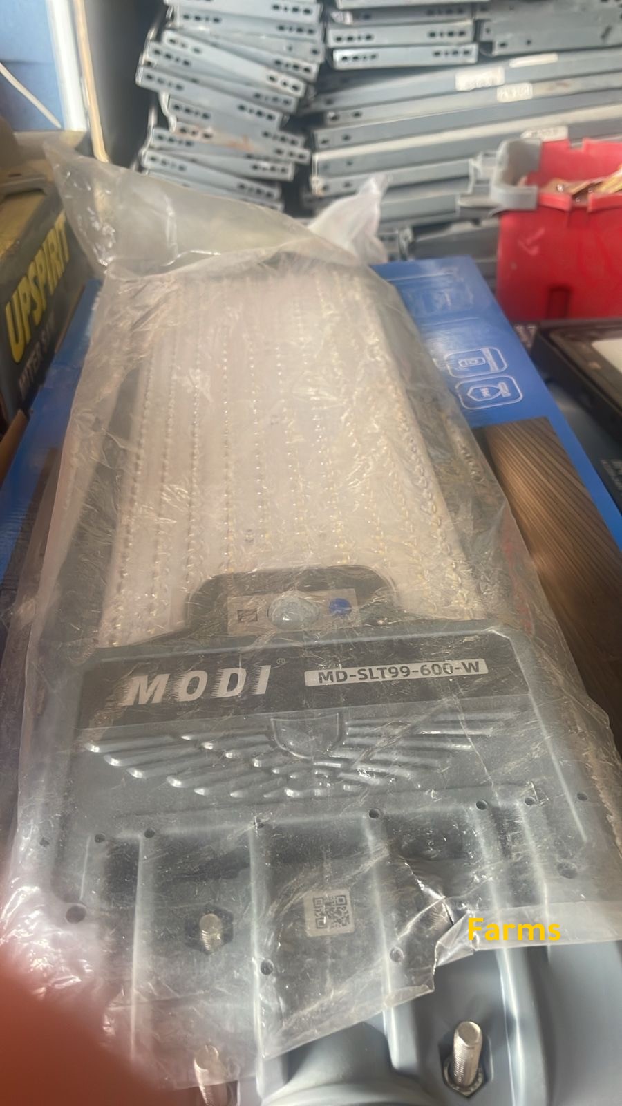 كشاف طاقه شمسيه 600 واط مودي