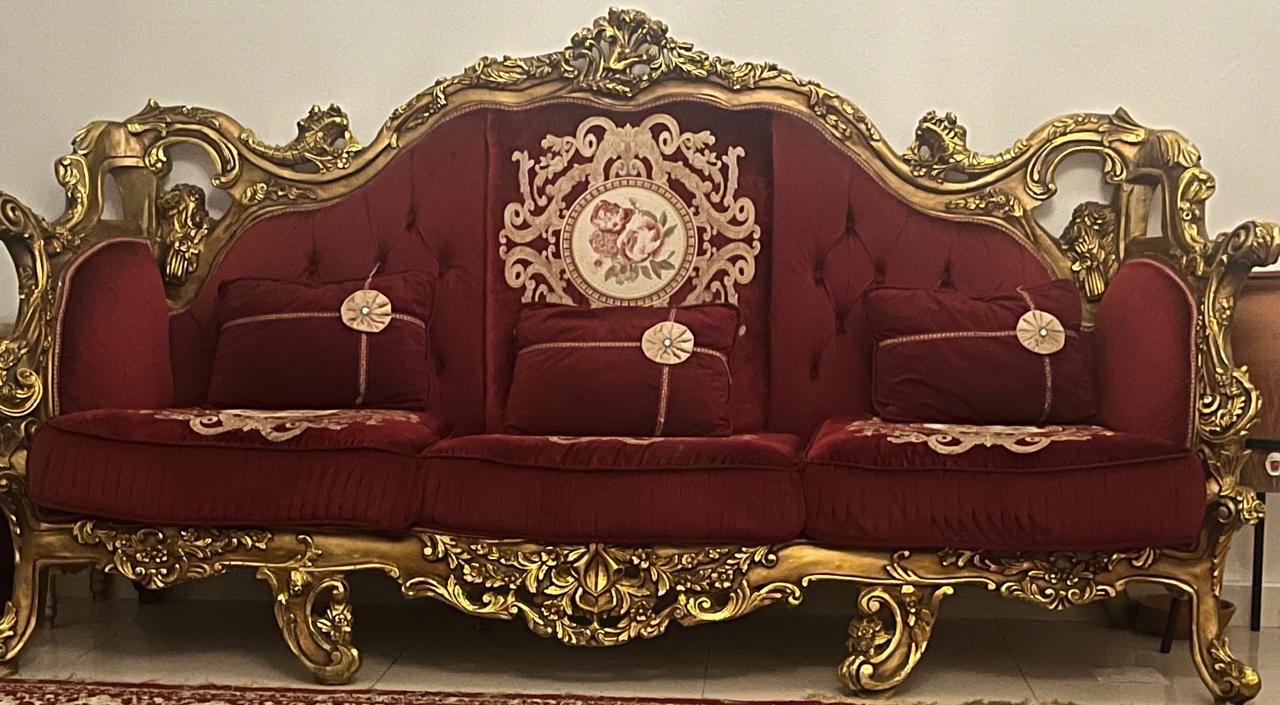 أطقم للبيع مستعملة بحالة جيدة جداً كل طقم 7 أشخاص خشب مصري اصلي