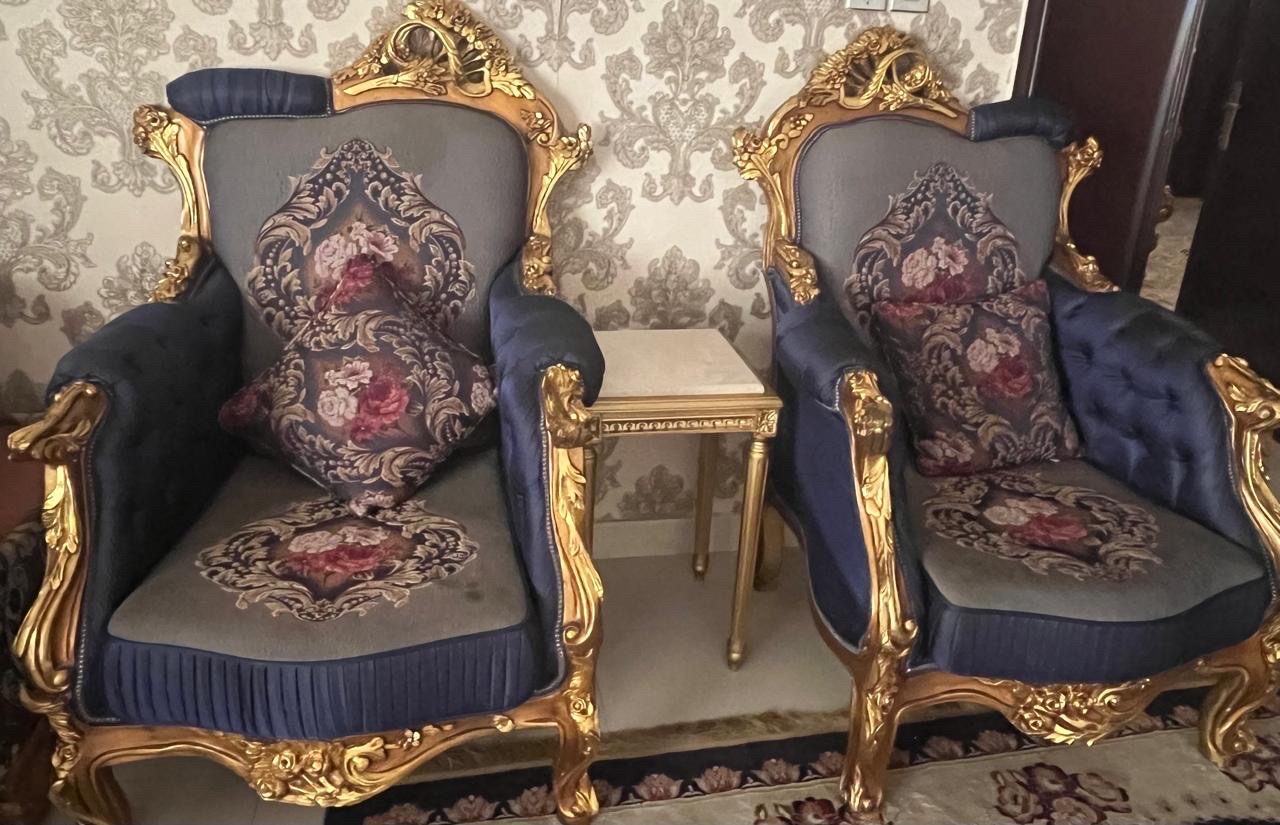 أطقم للبيع مستعملة بحالة جيدة جداً كل طقم 7 أشخاص خشب مصري اصلي