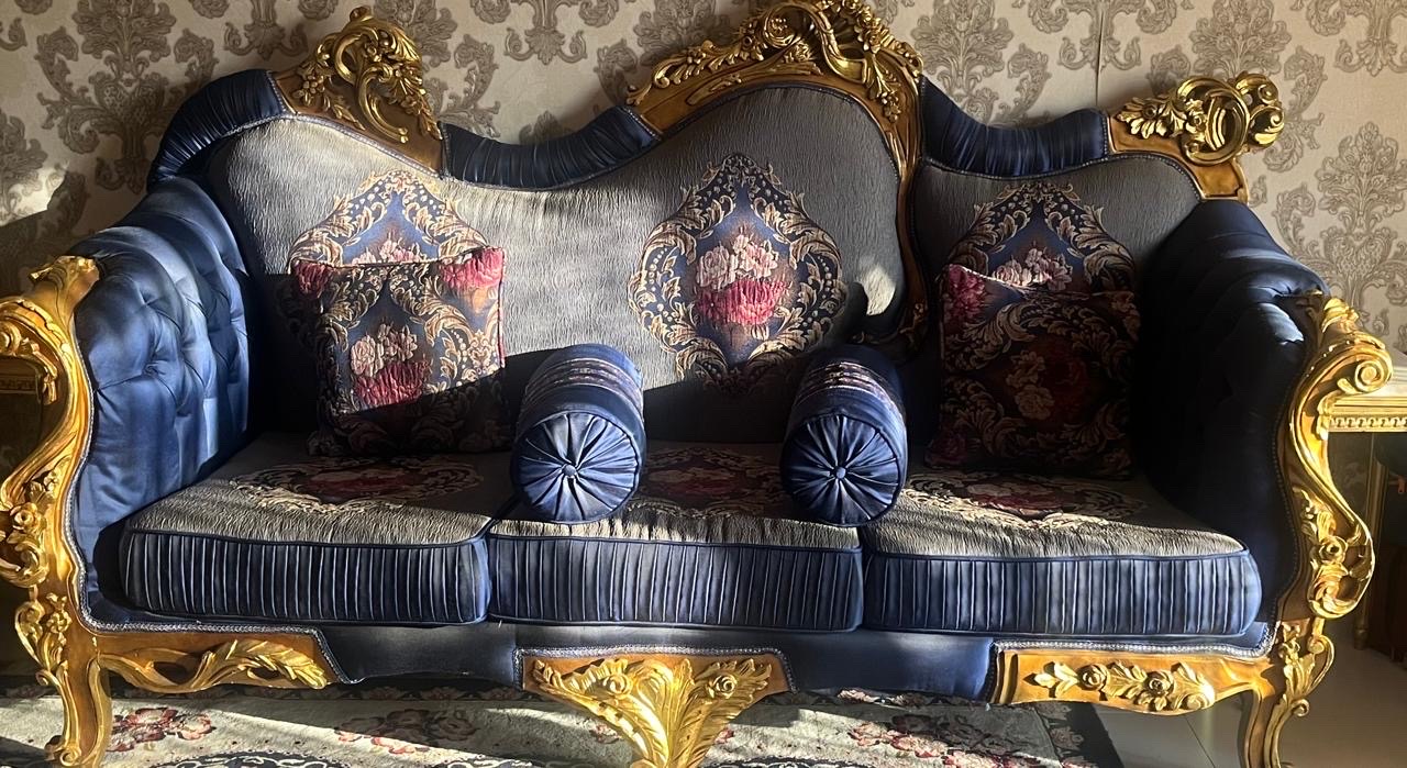 أطقم للبيع مستعملة بحالة جيدة جداً كل طقم 7 أشخاص خشب مصري اصلي