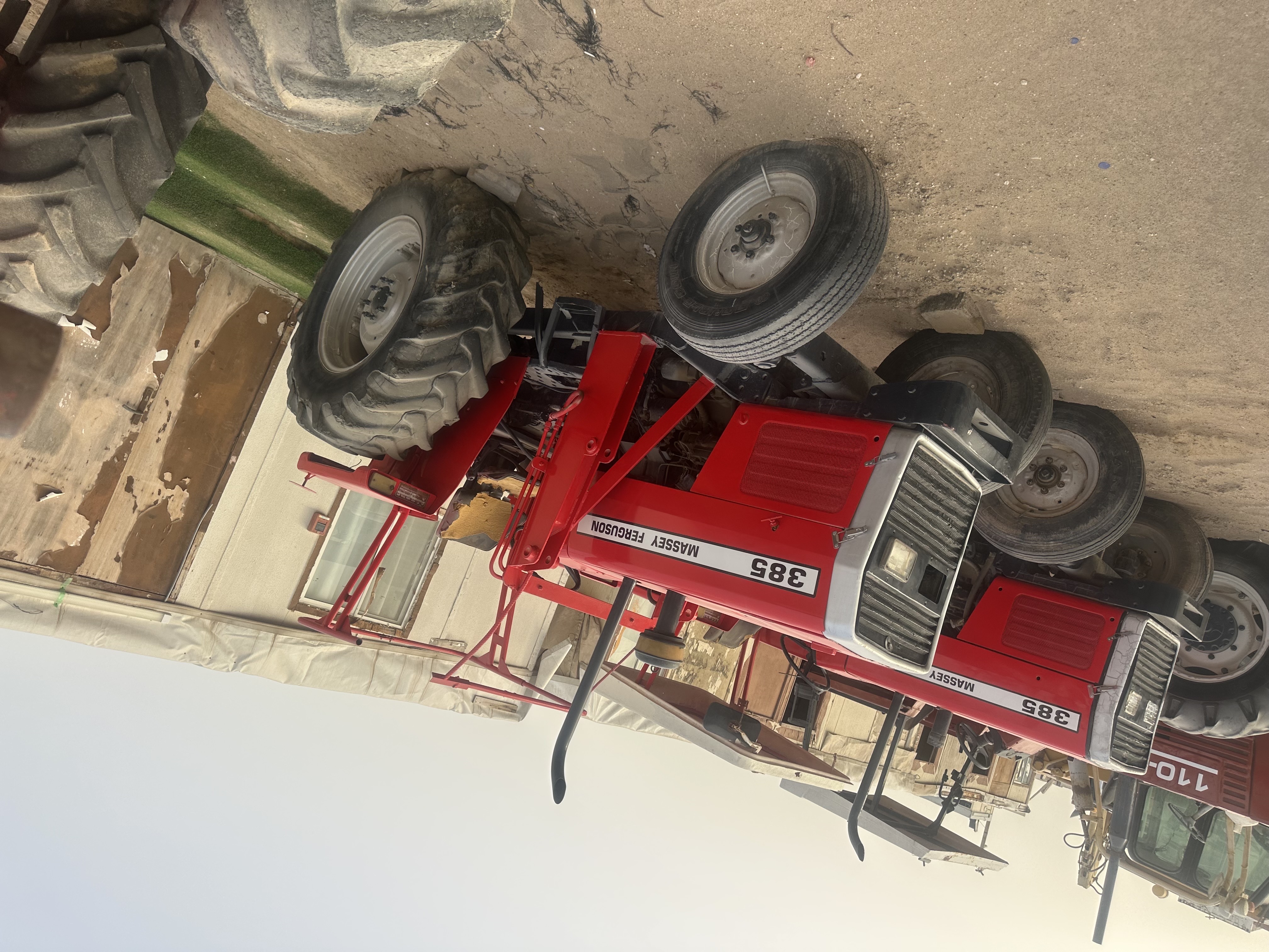 للبيع تراكتور زراعي نوع ماسي فيرجسون 385 موديل 2005